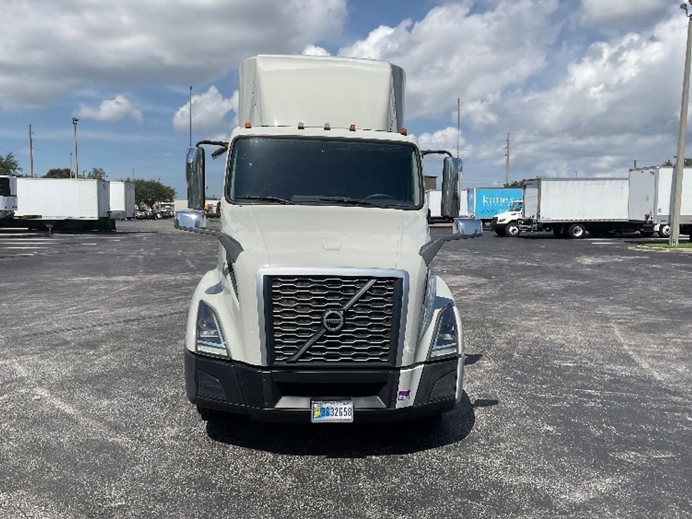 Sleeper Tractor-Heavy Duty Tractors-Volvo-2020-VNL64400-Tampa-FL-242,975\n\t\tmiles-$ 74,750 - Image 2