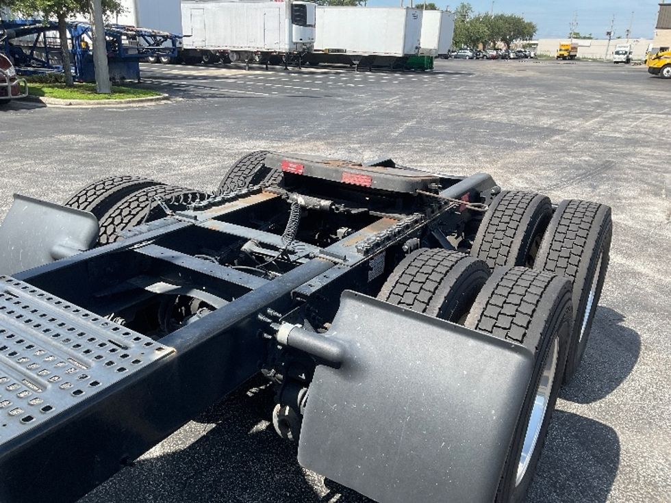 Sleeper Tractor-Heavy Duty Tractors-Volvo-2020-VNL64400-Tampa-FL-242,975\n\t\tmiles-$ 74,750 - Image 22