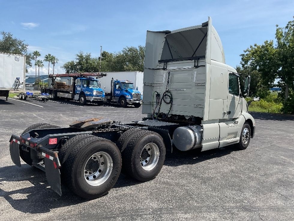 Sleeper Tractor-Heavy Duty Tractors-Volvo-2020-VNL64400-Tampa-FL-242,975\n\t\tmiles-$ 74,750 - Image 7