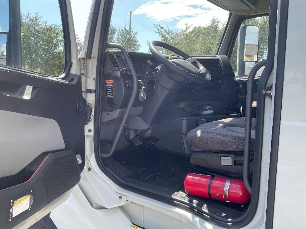 Sleeper Tractor-Heavy Duty Tractors-Volvo-2020-VNL64400-Tampa-FL-242,975\n\t\tmiles-$ 74,750 - Image 9