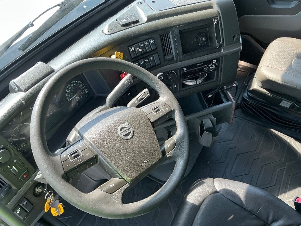Sleeper Tractor-Heavy Duty Tractors-Volvo-2020-VNL64740-Augusta-GA-480,752\n\t\tmiles-$ 64,500 - Image 10