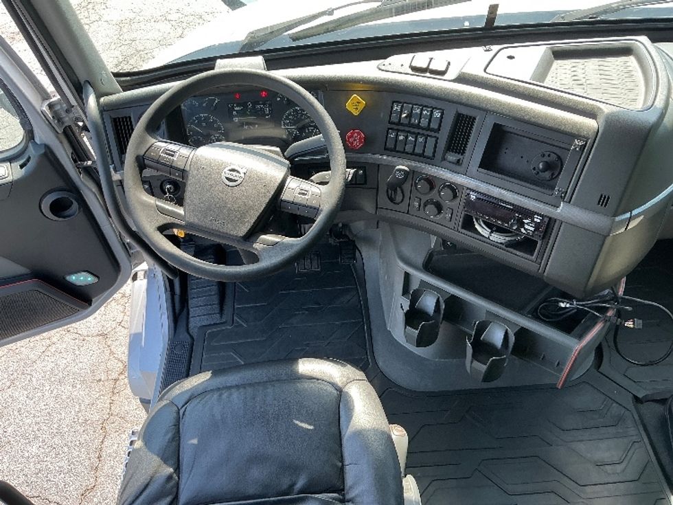 Sleeper Tractor-Heavy Duty Tractors-Volvo-2020-VNL64740-Augusta-GA-480,752\n\t\tmiles-$ 64,500 - Image 11