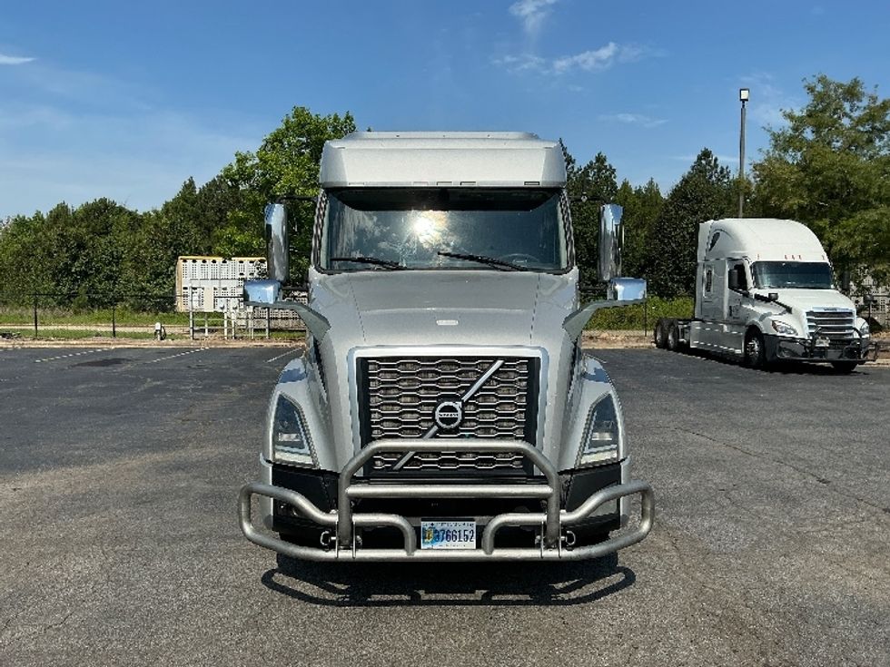 Sleeper Tractor-Heavy Duty Tractors-Volvo-2020-VNL64740-Augusta-GA-480,752\n\t\tmiles-$ 64,500 - Image 2