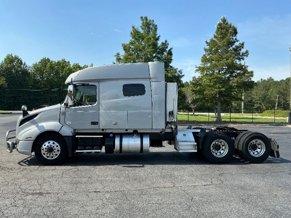 Sleeper Tractor-Heavy Duty Tractors-Volvo-2020-VNL64740-Augusta-GA-480,752\n\t\tmiles-$ 64,500 - Image 4