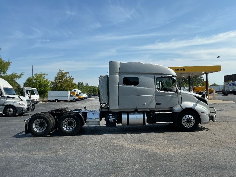 Sleeper Tractor-Heavy Duty Tractors-Volvo-2020-VNL64740-Augusta-GA-480,752\n\t\tmiles-$ 64,500 - Image 8