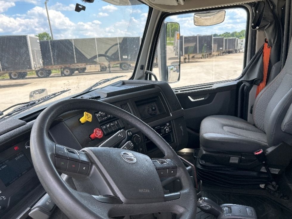 Sleeper Tractor-Heavy Duty Tractors-Volvo-2020-VNL64740-Bowling Green-KY-523,231\n\t\tmiles-$ 60,000 - Image 10