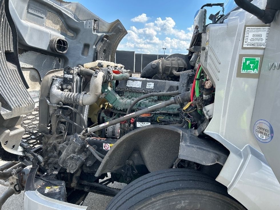 Sleeper Tractor-Heavy Duty Tractors-Volvo-2020-VNL64740-Bowling Green-KY-523,231\n\t\tmiles-$ 60,000 - Image 20
