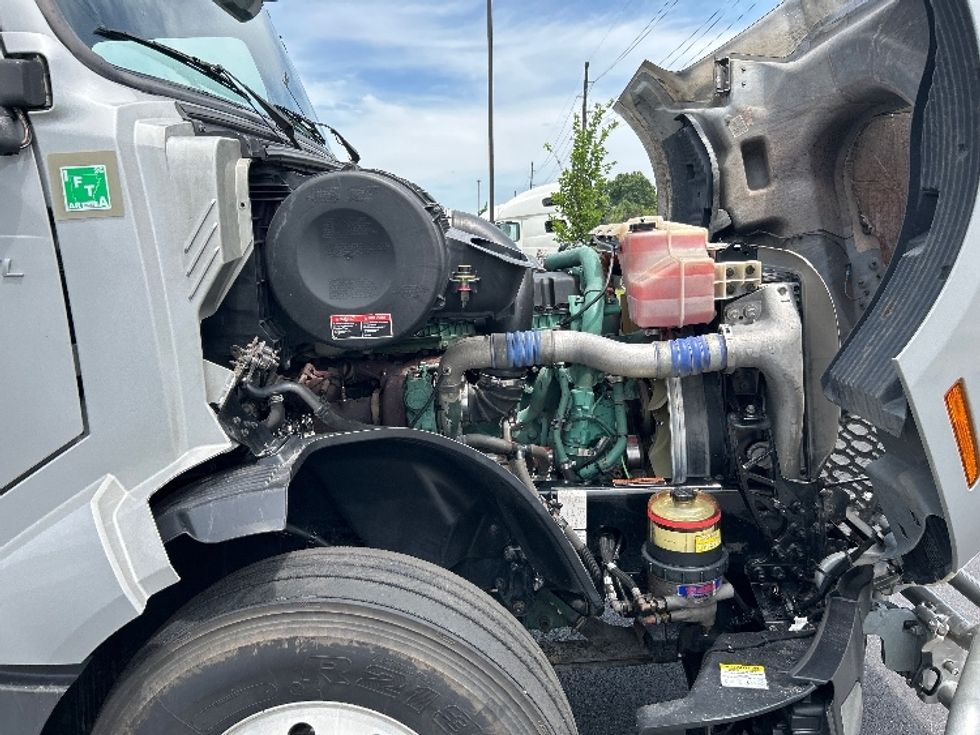 Sleeper Tractor-Heavy Duty Tractors-Volvo-2020-VNL64740-Denver-CO-734,655\n\t\tmiles-$ 45,750 - Image 19