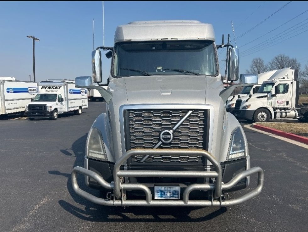Sleeper Tractor-Heavy Duty Tractors-Volvo-2020-VNL64740-Denver-CO-734,655\n\t\tmiles-$ 45,750 - Image 2