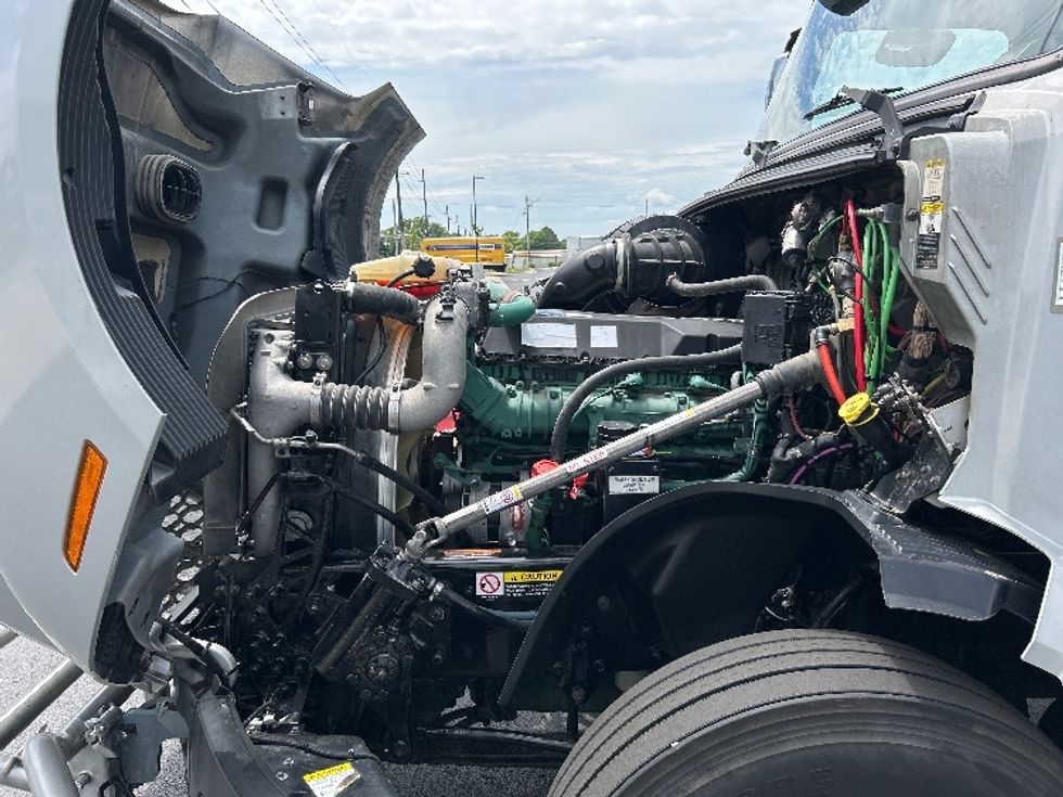 Sleeper Tractor-Heavy Duty Tractors-Volvo-2020-VNL64740-Denver-CO-734,655\n\t\tmiles-$ 45,750 - Image 20