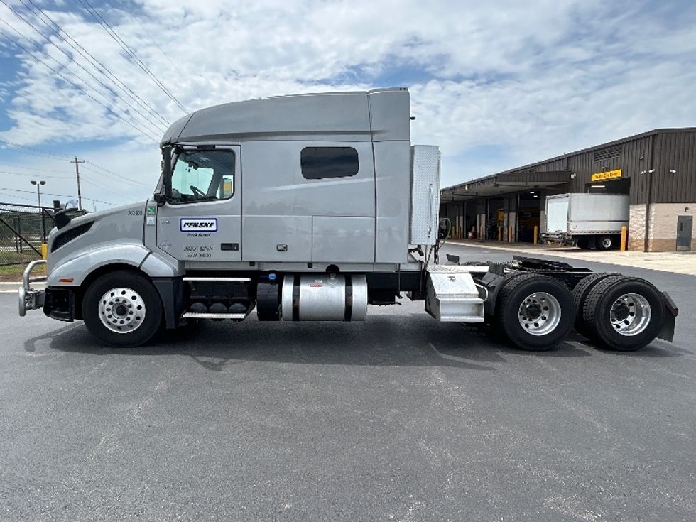 Sleeper Tractor-Heavy Duty Tractors-Volvo-2020-VNL64740-Denver-CO-734,655\n\t\tmiles-$ 45,750 - Image 4