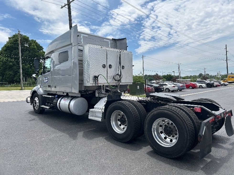 Sleeper Tractor-Heavy Duty Tractors-Volvo-2020-VNL64740-Denver-CO-734,655\n\t\tmiles-$ 45,750 - Image 5
