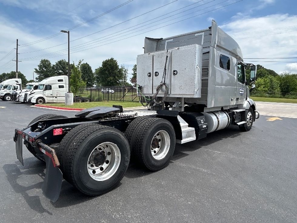 Sleeper Tractor-Heavy Duty Tractors-Volvo-2020-VNL64740-Denver-CO-734,655\n\t\tmiles-$ 45,750 - Image 7