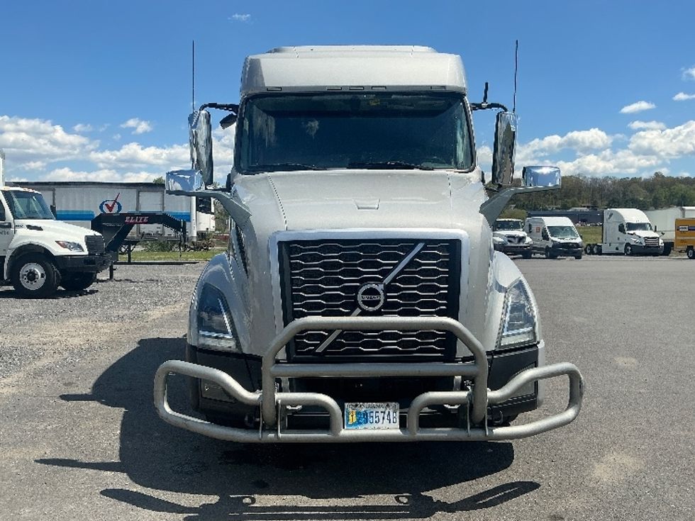 Sleeper Tractor-Heavy Duty Tractors-Volvo-2020-VNL64740-Duncansville-PA-467,320\n\t\tmiles-$ 61,250 - Image 2