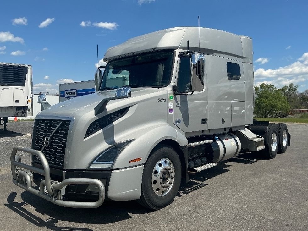 Sleeper Tractor-Heavy Duty Tractors-Volvo-2020-VNL64740-Duncansville-PA-467,320\n\t\tmiles-$ 61,250 - Image 3