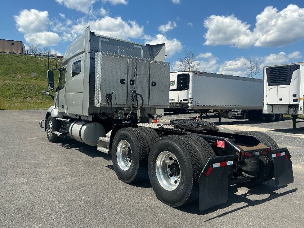 Sleeper Tractor-Heavy Duty Tractors-Volvo-2020-VNL64740-Duncansville-PA-467,320\n\t\tmiles-$ 61,250 - Image 5