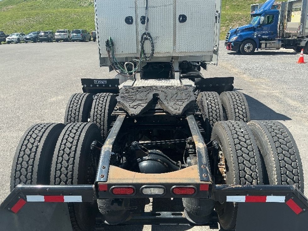 Sleeper Tractor-Heavy Duty Tractors-Volvo-2020-VNL64740-Duncansville-PA-467,320\n\t\tmiles-$ 61,250 - Image 6