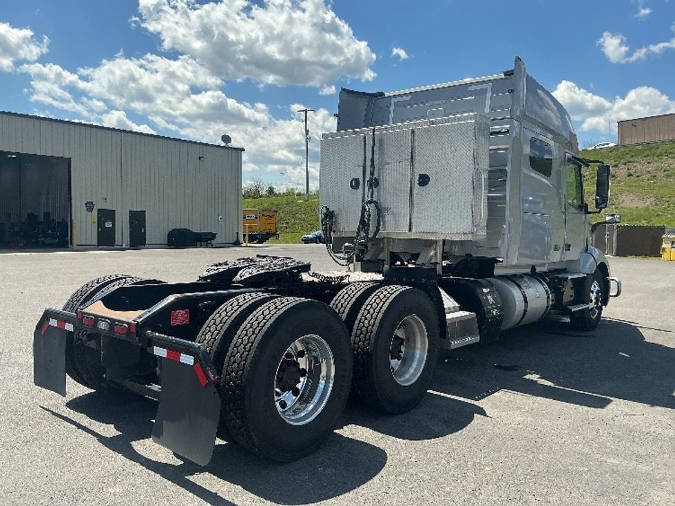 Sleeper Tractor-Heavy Duty Tractors-Volvo-2020-VNL64740-Duncansville-PA-467,320\n\t\tmiles-$ 61,250 - Image 7