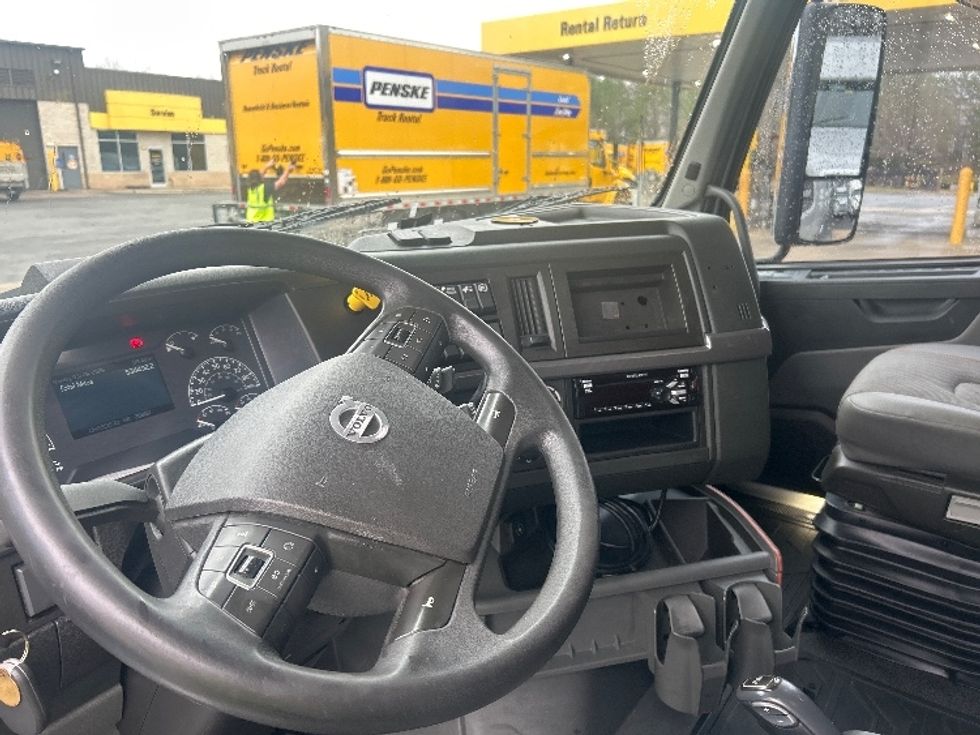 Sleeper Tractor-Heavy Duty Tractors-Volvo-2020-VNL64740-Greensboro-NC-534,492\n\t\tmiles-$ 54,750 - Image 10