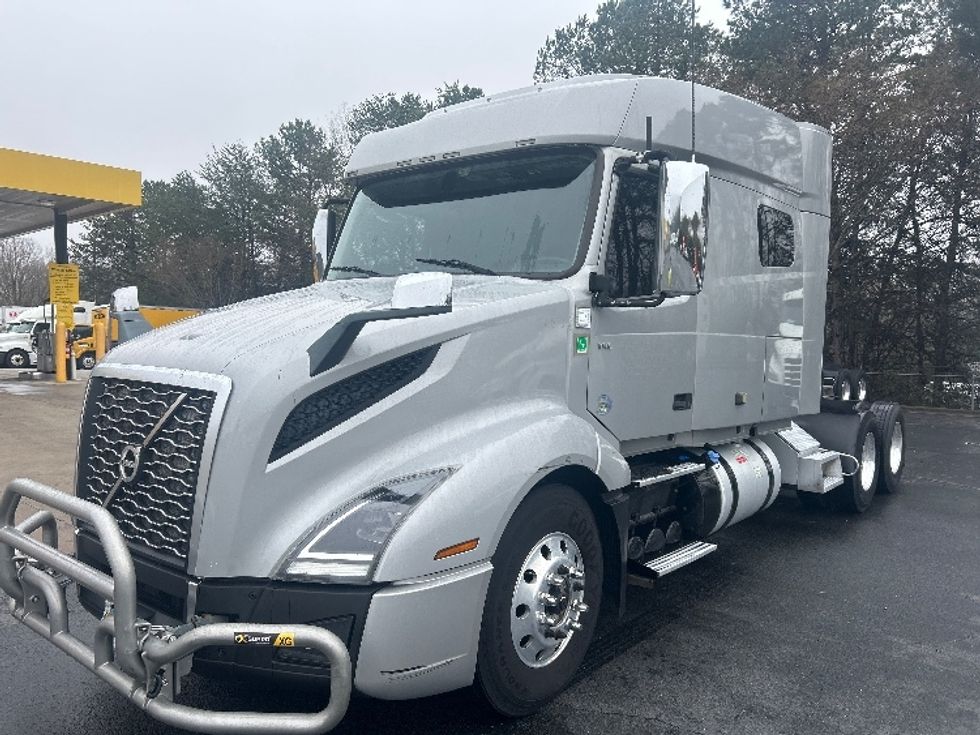 Sleeper Tractor-Heavy Duty Tractors-Volvo-2020-VNL64740-Greensboro-NC-534,492\n\t\tmiles-$ 54,750 - Image 3