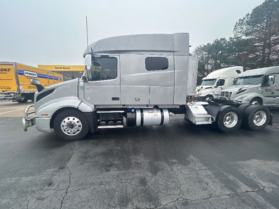 Sleeper Tractor-Heavy Duty Tractors-Volvo-2020-VNL64740-Greensboro-NC-534,492\n\t\tmiles-$ 54,750 - Image 4