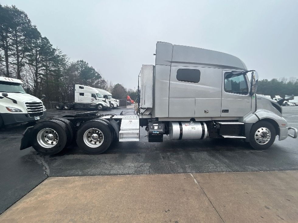 Sleeper Tractor-Heavy Duty Tractors-Volvo-2020-VNL64740-Greensboro-NC-534,492\n\t\tmiles-$ 54,750 - Image 8