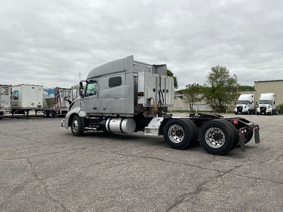 Sleeper Tractor-Heavy Duty Tractors-Volvo-2020-VNL64740-La Porte-IN-501,636\n\t\tmiles-$ 60,250 - Image 5
