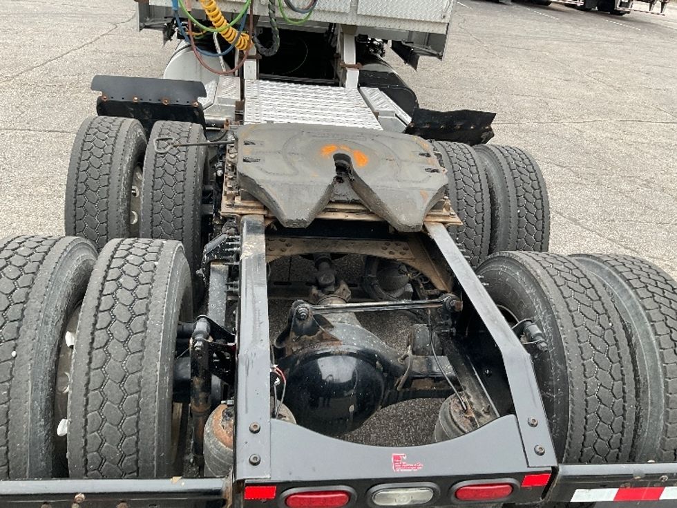 Sleeper Tractor-Heavy Duty Tractors-Volvo-2020-VNL64740-La Porte-IN-501,636\n\t\tmiles-$ 60,250 - Image 6
