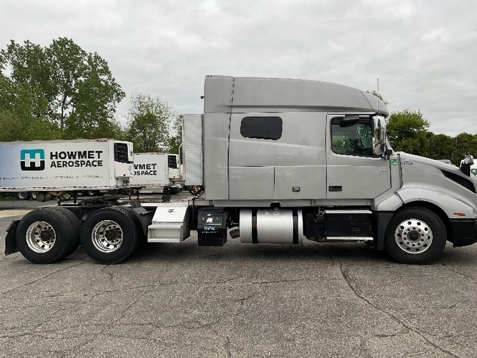 Sleeper Tractor-Heavy Duty Tractors-Volvo-2020-VNL64740-La Porte-IN-501,636\n\t\tmiles-$ 60,250 - Image 8