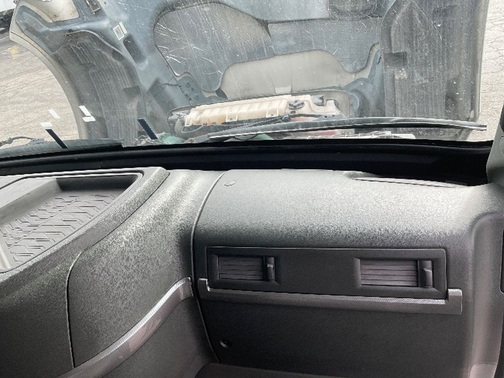 Sleeper Tractor-Heavy Duty Tractors-Volvo-2020-VNL64740-La Porte-IN-530,350\n\t\tmiles-$ 50,500 - Image 14