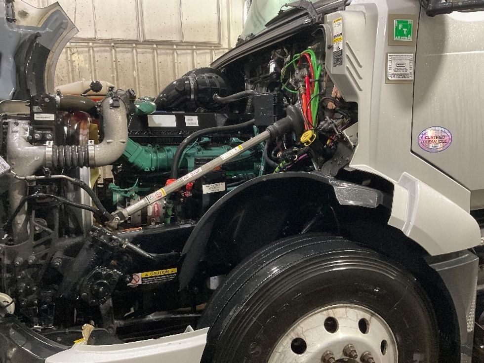 Sleeper Tractor-Heavy Duty Tractors-Volvo-2020-VNL64740-La Porte-IN-530,350\n\t\tmiles-$ 50,500 - Image 21