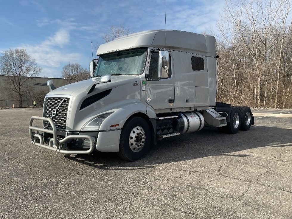 Sleeper Tractor-Heavy Duty Tractors-Volvo-2020-VNL64740-La Porte-IN-530,350\n\t\tmiles-$ 50,500 - Image 3