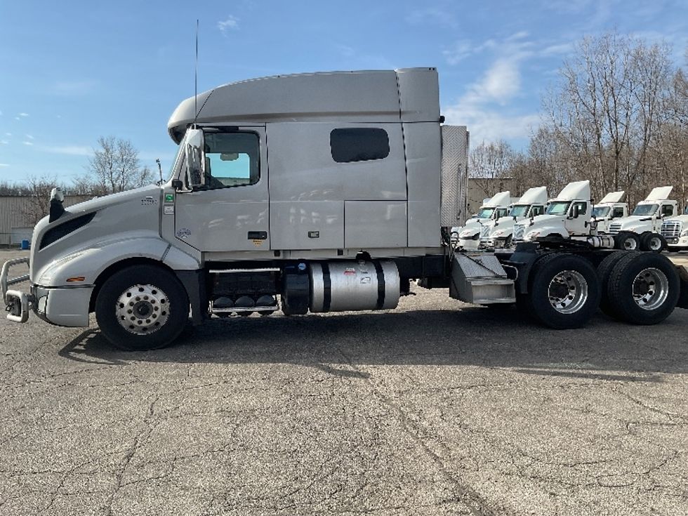 Sleeper Tractor-Heavy Duty Tractors-Volvo-2020-VNL64740-La Porte-IN-530,350\n\t\tmiles-$ 50,500 - Image 4