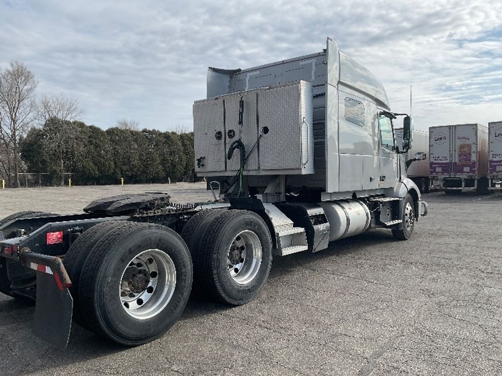Sleeper Tractor-Heavy Duty Tractors-Volvo-2020-VNL64740-La Porte-IN-530,350\n\t\tmiles-$ 50,500 - Image 7