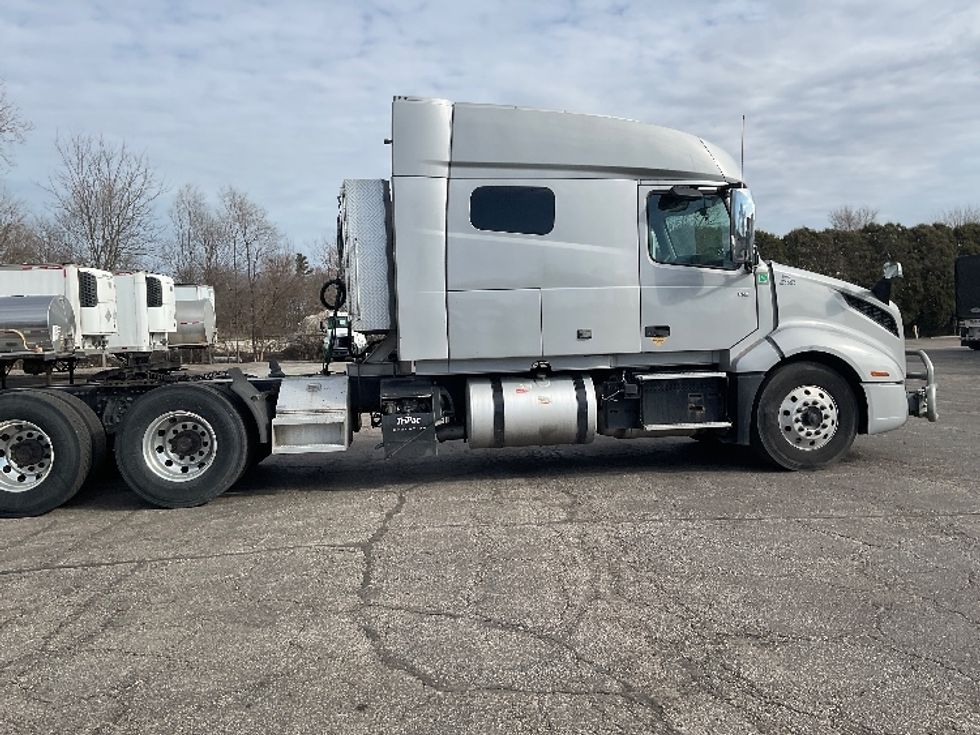 Sleeper Tractor-Heavy Duty Tractors-Volvo-2020-VNL64740-La Porte-IN-530,350\n\t\tmiles-$ 50,500 - Image 8