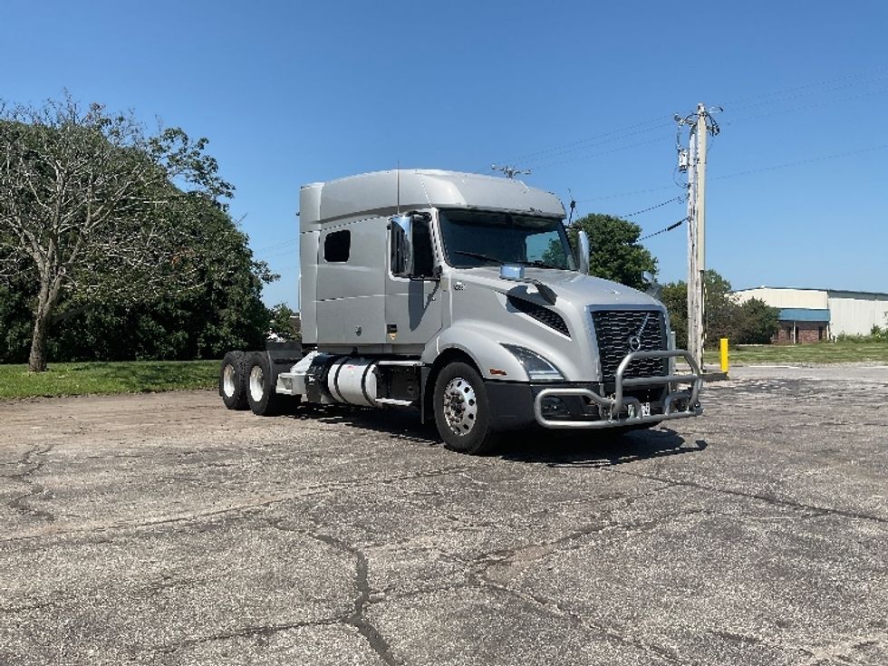 Sleeper Tractor-Heavy Duty Tractors-Volvo-2020-VNL64740-La Porte-IN-628,734\n\t\tmiles-$ 54,000 - Image 1