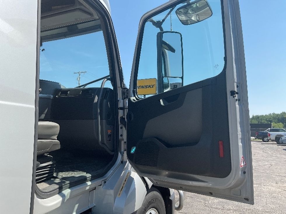 Sleeper Tractor-Heavy Duty Tractors-Volvo-2020-VNL64740-La Porte-IN-628,734\n\t\tmiles-$ 54,000 - Image 13