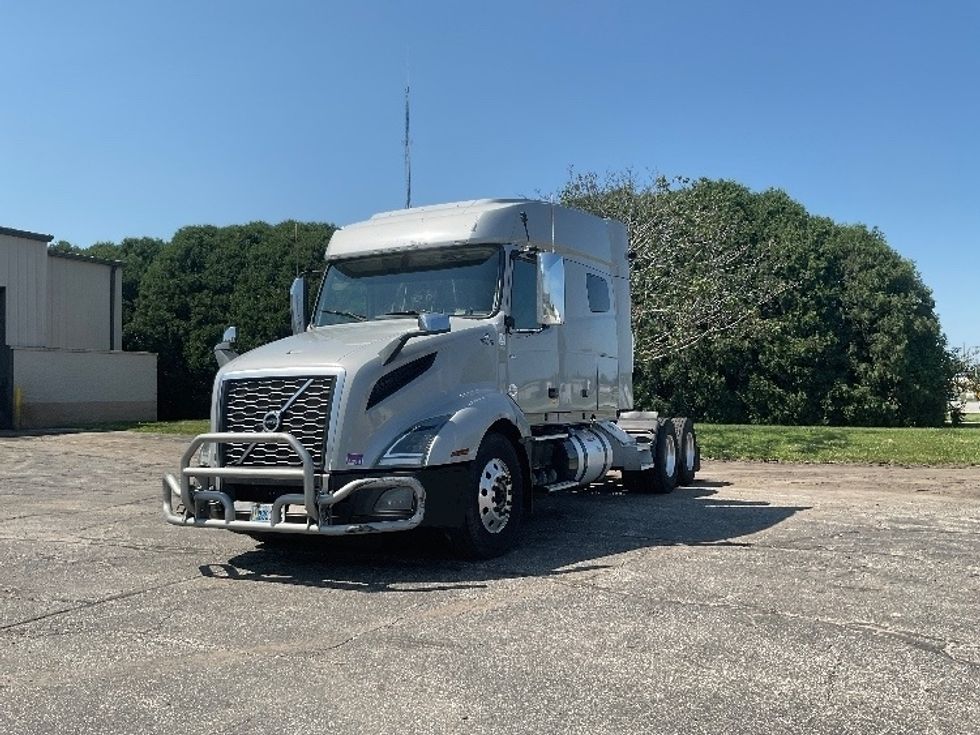 Sleeper Tractor-Heavy Duty Tractors-Volvo-2020-VNL64740-La Porte-IN-628,734\n\t\tmiles-$ 54,000 - Image 3