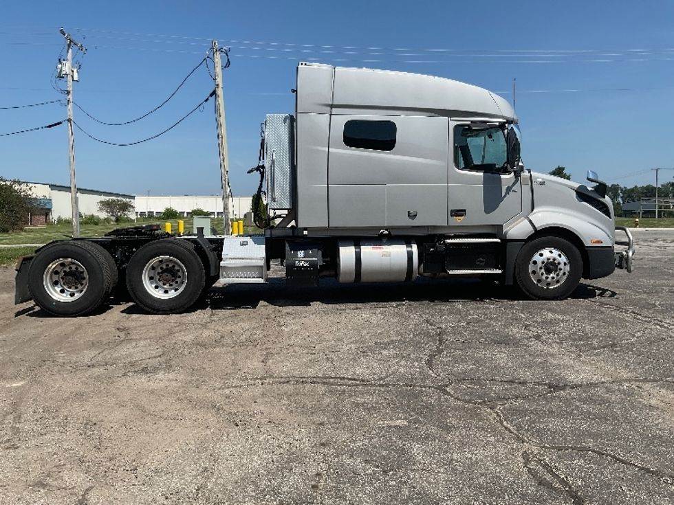 Sleeper Tractor-Heavy Duty Tractors-Volvo-2020-VNL64740-La Porte-IN-628,734\n\t\tmiles-$ 54,000 - Image 8