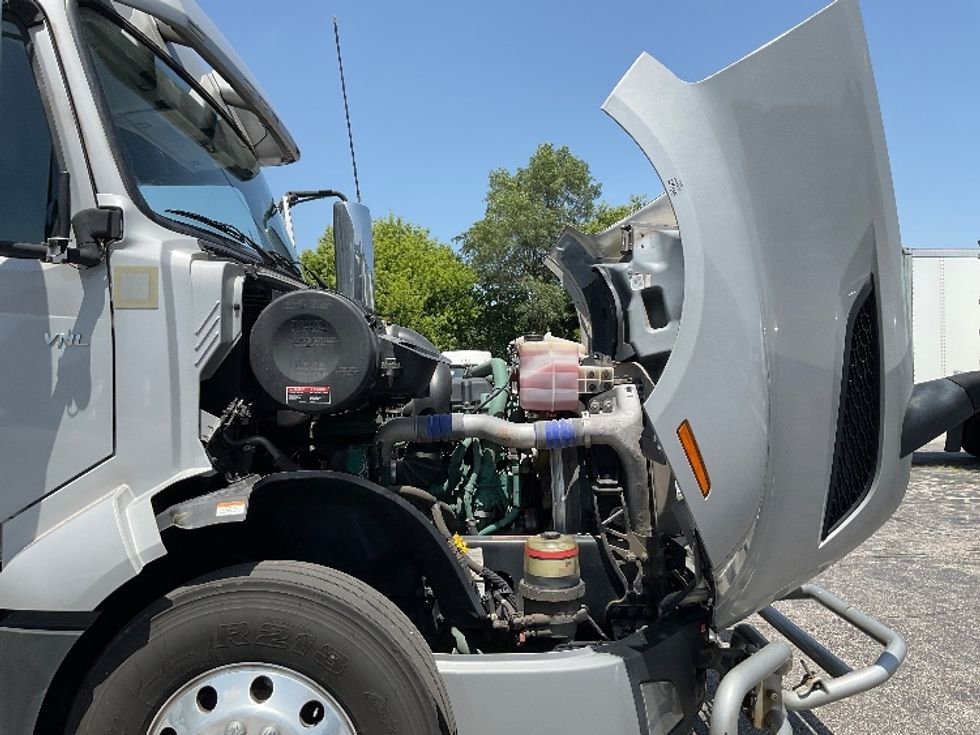 Sleeper Tractor-Heavy Duty Tractors-Volvo-2020-VNL64740-La Porte-IN-647,440\n\t\tmiles-$ 53,000 - Image 20