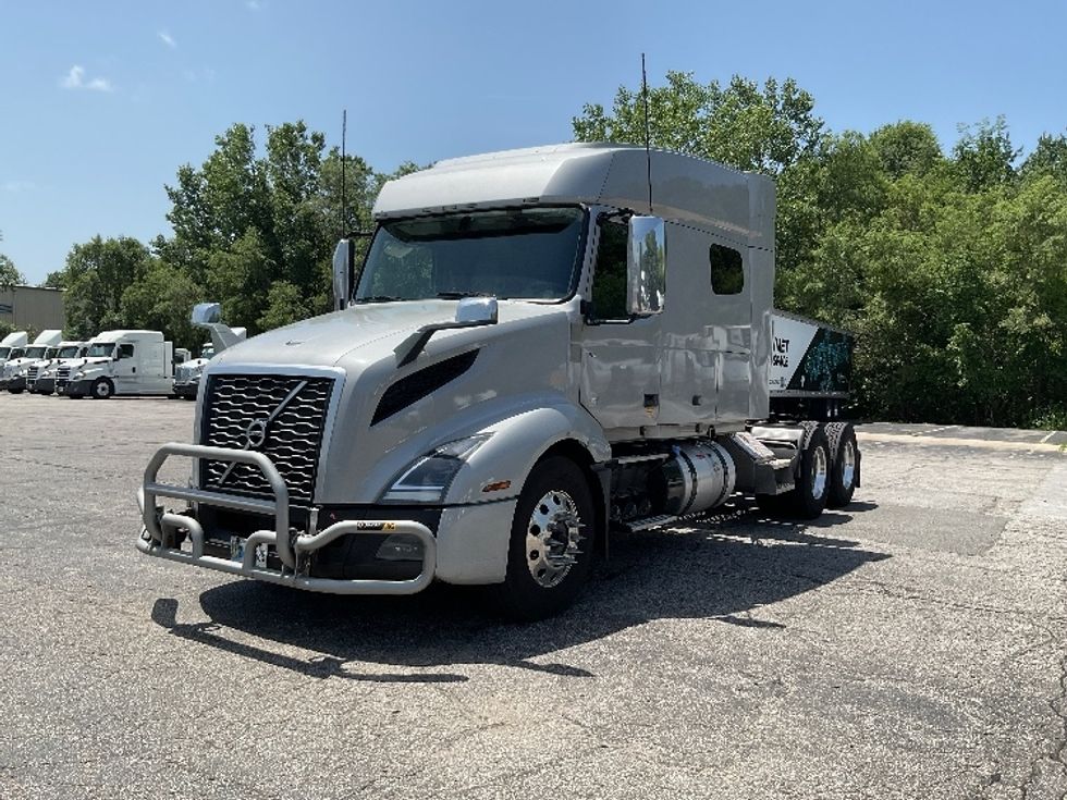Sleeper Tractor-Heavy Duty Tractors-Volvo-2020-VNL64740-La Porte-IN-647,440\n\t\tmiles-$ 53,000 - Image 3
