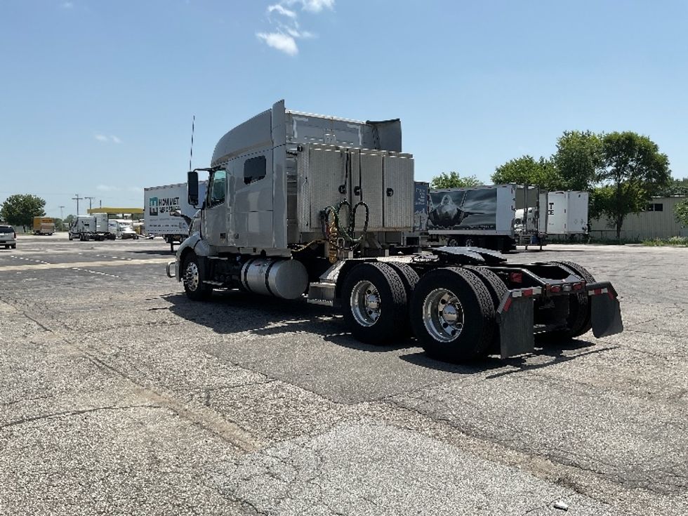 Sleeper Tractor-Heavy Duty Tractors-Volvo-2020-VNL64740-La Porte-IN-647,440\n\t\tmiles-$ 53,000 - Image 5