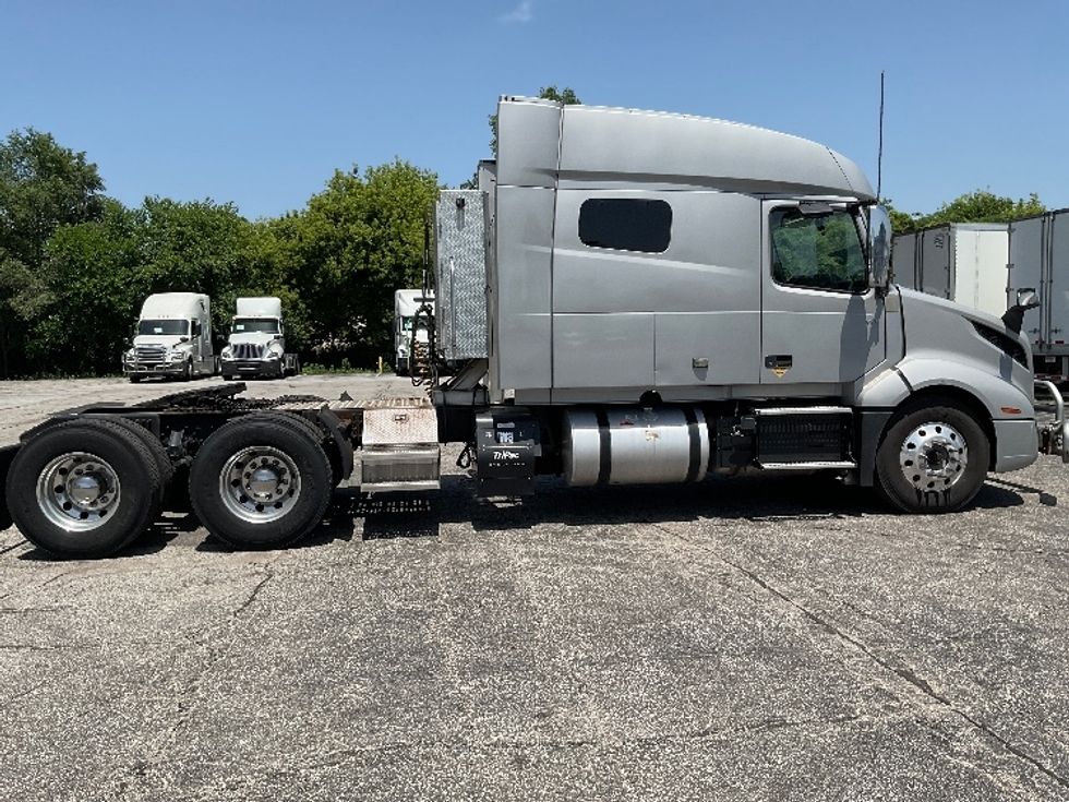 Sleeper Tractor-Heavy Duty Tractors-Volvo-2020-VNL64740-La Porte-IN-647,440\n\t\tmiles-$ 53,000 - Image 8