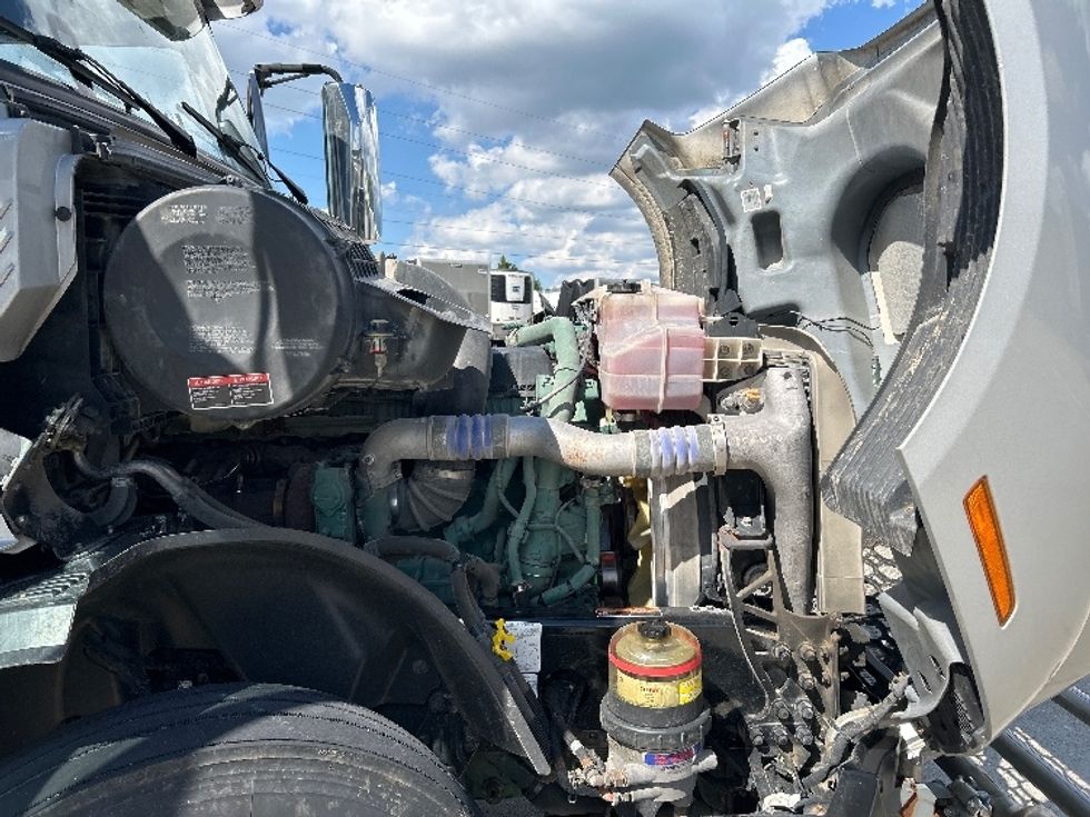 Sleeper Tractor-Heavy Duty Tractors-Volvo-2020-VNL64740-Louisville-KY-516,047\n\t\tmiles-$ 59,750 - Image 19