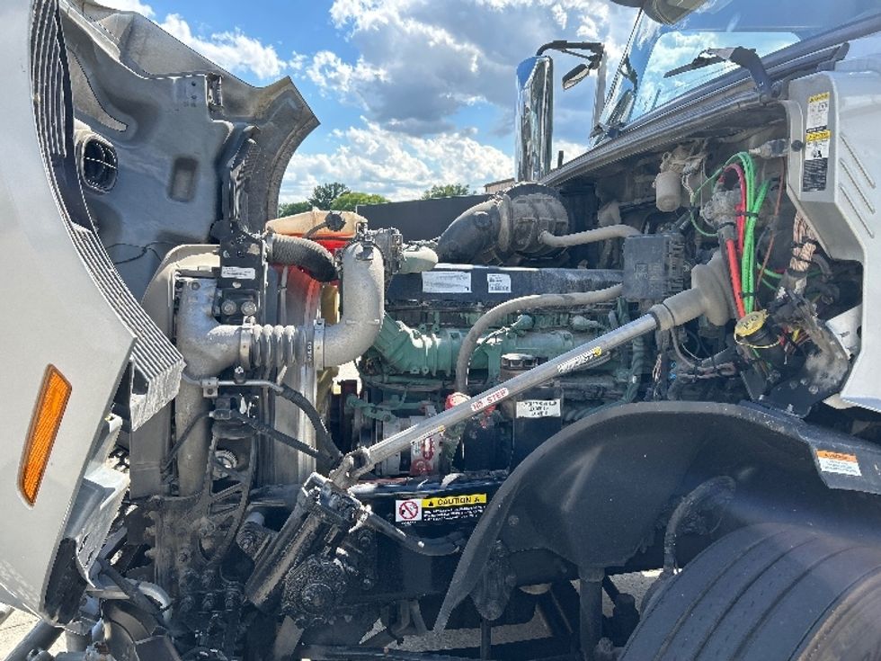 Sleeper Tractor-Heavy Duty Tractors-Volvo-2020-VNL64740-Louisville-KY-516,047\n\t\tmiles-$ 59,750 - Image 20