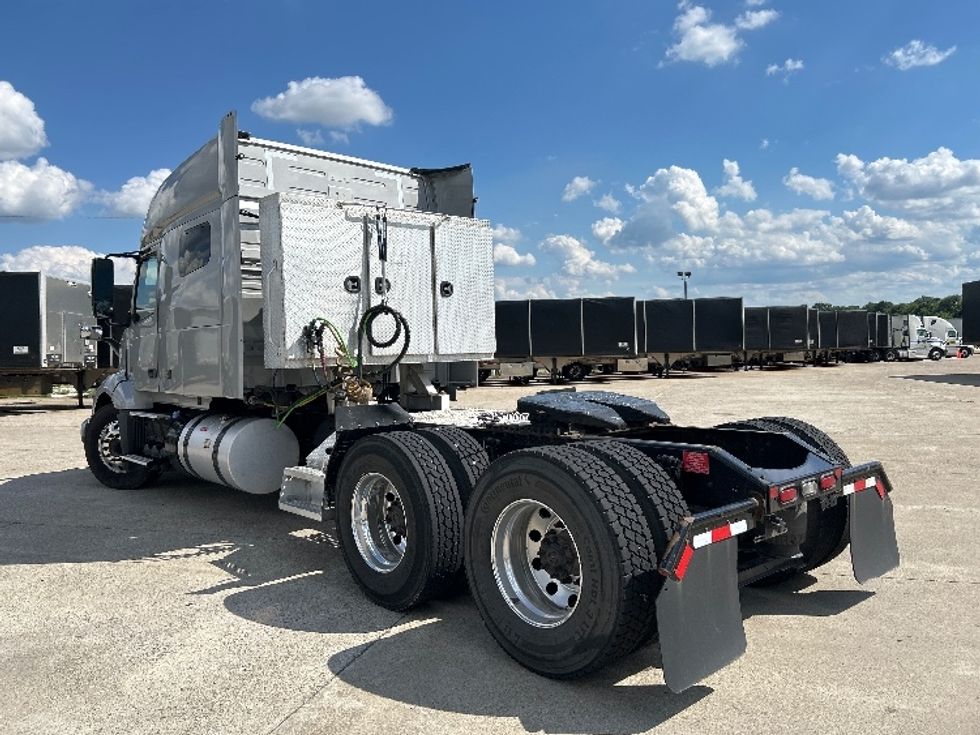 Sleeper Tractor-Heavy Duty Tractors-Volvo-2020-VNL64740-Louisville-KY-516,047\n\t\tmiles-$ 59,750 - Image 5
