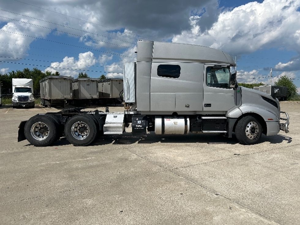 Sleeper Tractor-Heavy Duty Tractors-Volvo-2020-VNL64740-Louisville-KY-516,047\n\t\tmiles-$ 59,750 - Image 8
