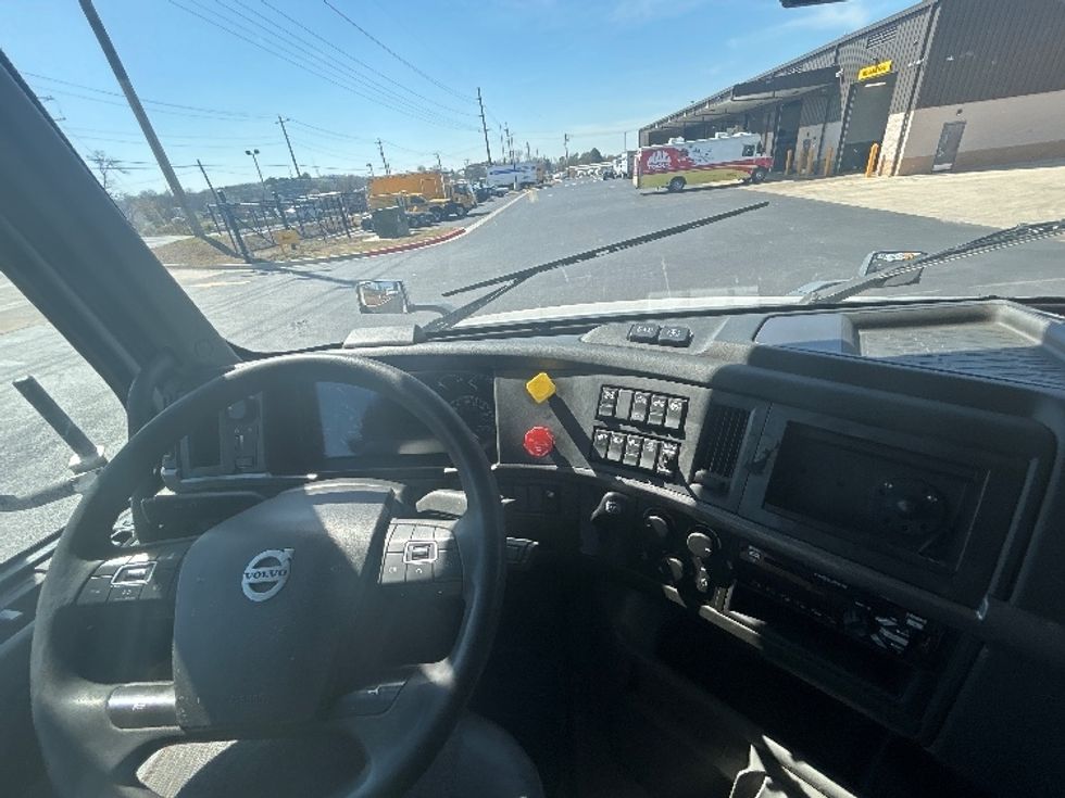 Sleeper Tractor-Heavy Duty Tractors-Volvo-2020-VNL64740-Lowell-AR-572,709\n\t\tmiles-$ 52,750 - Image 11