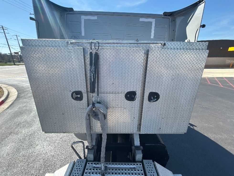 Sleeper Tractor-Heavy Duty Tractors-Volvo-2020-VNL64740-Lowell-AR-572,709\n\t\tmiles-$ 52,750 - Image 21