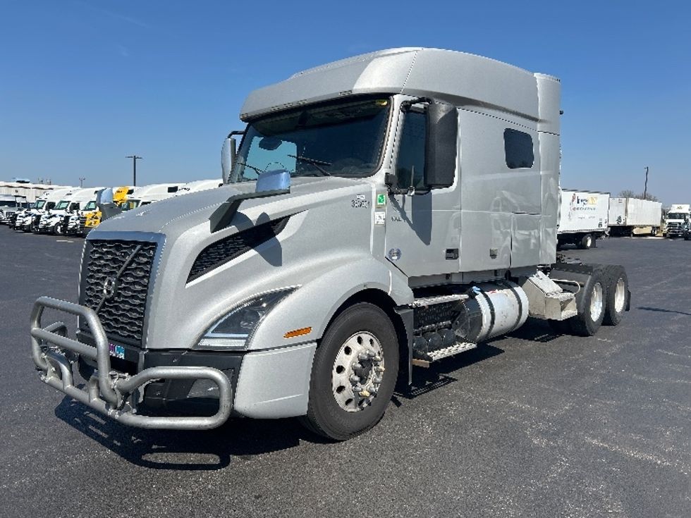 Sleeper Tractor-Heavy Duty Tractors-Volvo-2020-VNL64740-Lowell-AR-572,709\n\t\tmiles-$ 52,750 - Image 3